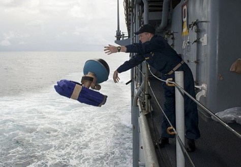 uss-pearl-harbor-deploys-global-drifter-buoys-in-pacific-ocean